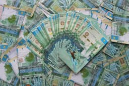 Банкноты 2000 тенге старого образца (2012 года)